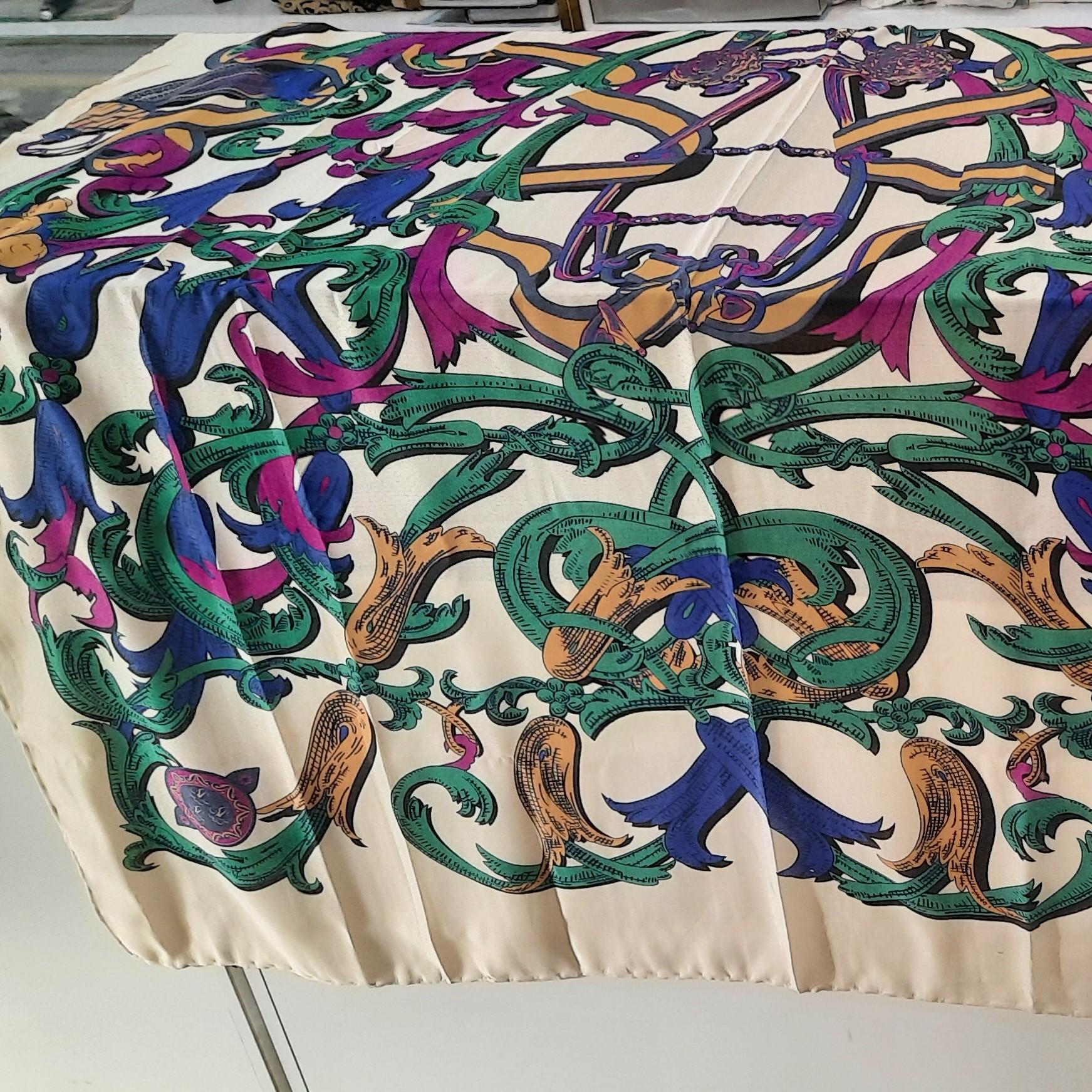 روسری نخی قواره بزرگ دور دست دوز سبک لطیف