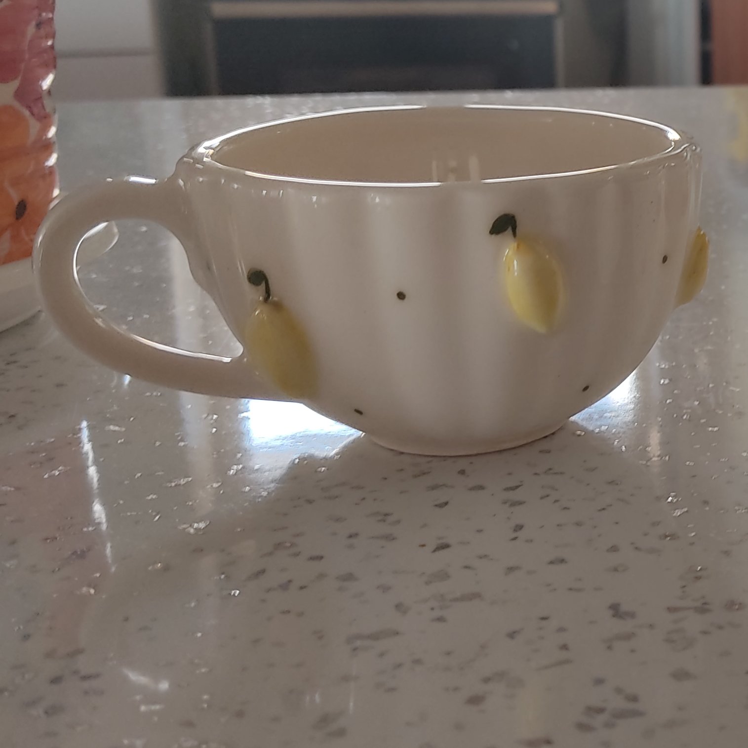 فنجون لاته خوری لیمو