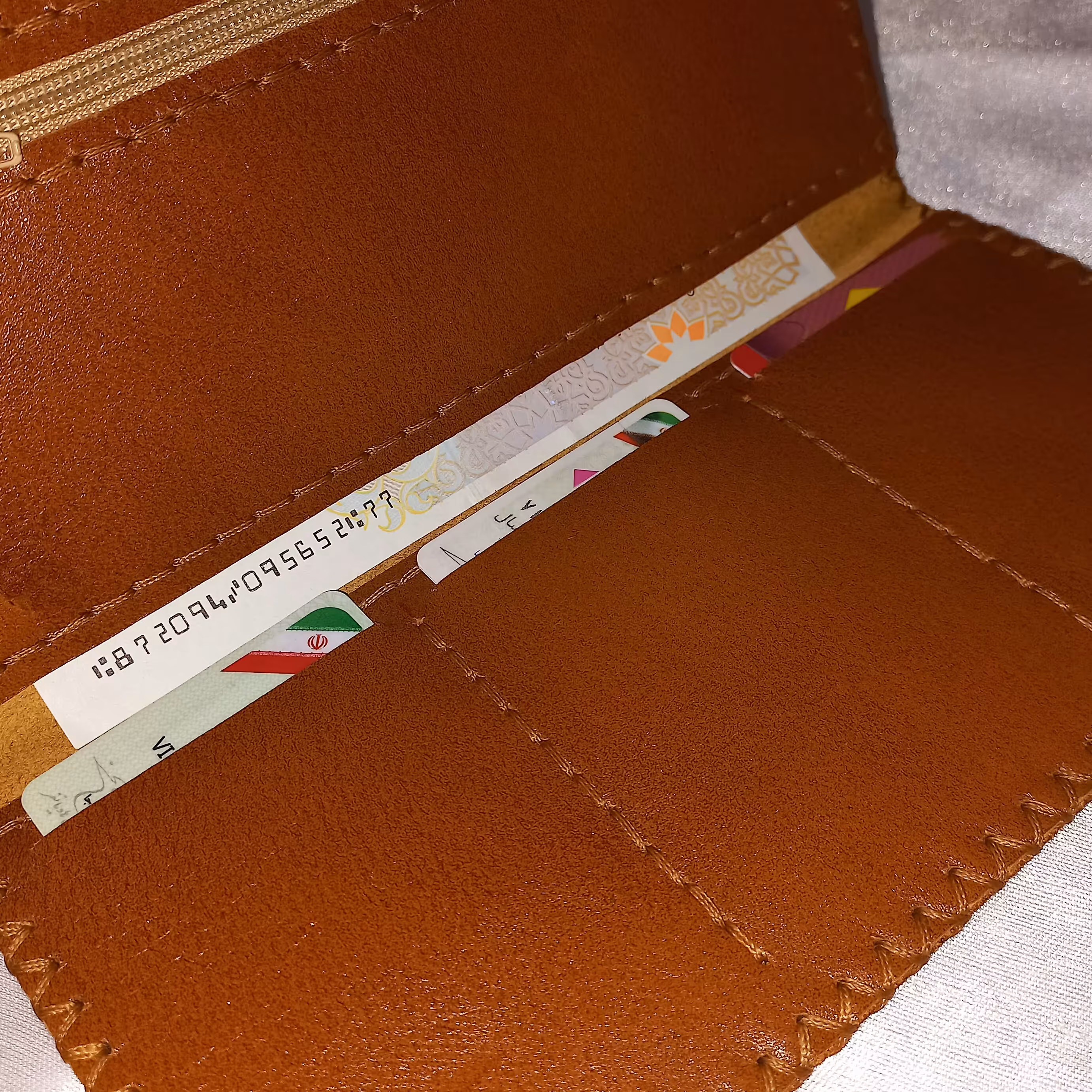 کیف پول چرم مردانه پاسپورتی ابعاد  21  در  10 رنگ های متنوع