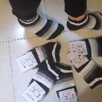 جوراب نخی زیبای رنگین کمانی در رنگ سفیدومشکی وطوسی