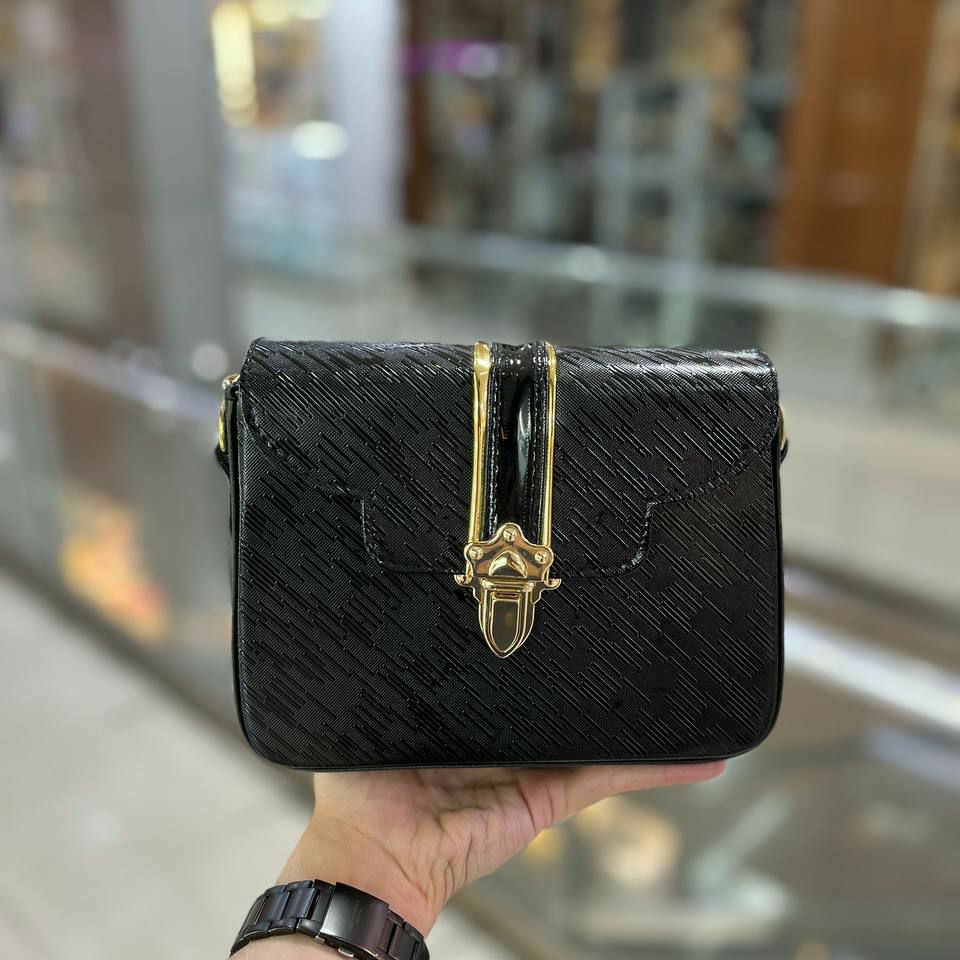 کیف دوشی و دستی زنانه دخترانه کیف براق ورنی مجلسی شیک طرحدار طرح دار صندوقی پاسپورتی مشکی چرم جادار جا دار