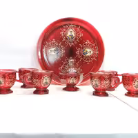 ست فنجان 9 پارچه شاه عباسی .. کار دکوری هست  .. 1 عدد سینی .. 1 عدد قندان .. 6 عدد فنجان