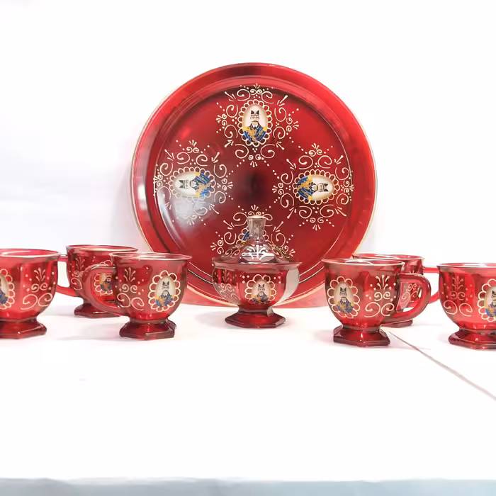 ست فنجان 9 پارچه شاه عباسی .. کار دکوری هست  .. 1 عدد سینی .. 1 عدد قندان .. 6 عدد فنجان