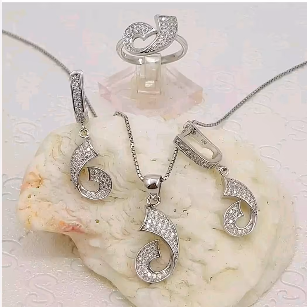 نیم ست نقره تایلندی میکرو با آبکاری طلا سفید.