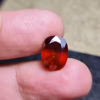  نگین زیبای سنگ طبیعی گارنت معدنی با وزن 6قیراط 
کد 28743