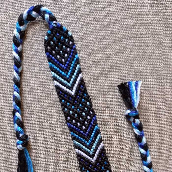 دستبند دوستی طرح چارلی ( آبی ) محصول کاملا دستساز تیم گوزن آبی