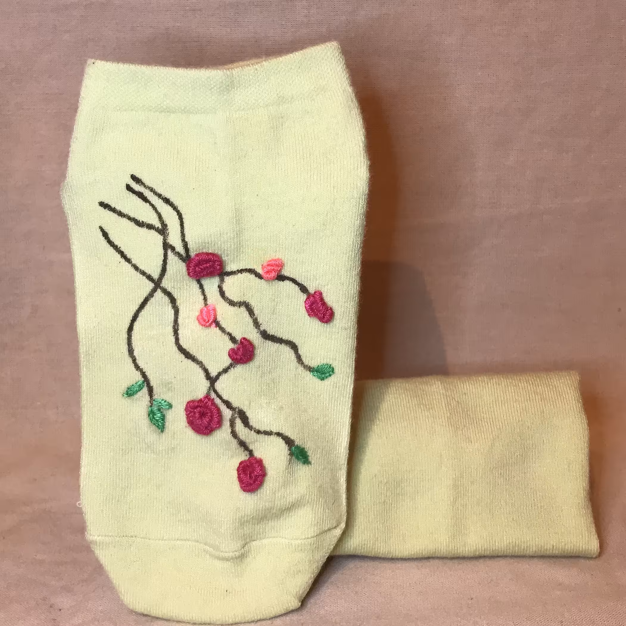 جوراب طرح بهار ، گلدوزی و طراحی شده ، مناسب برای سایز 37-49