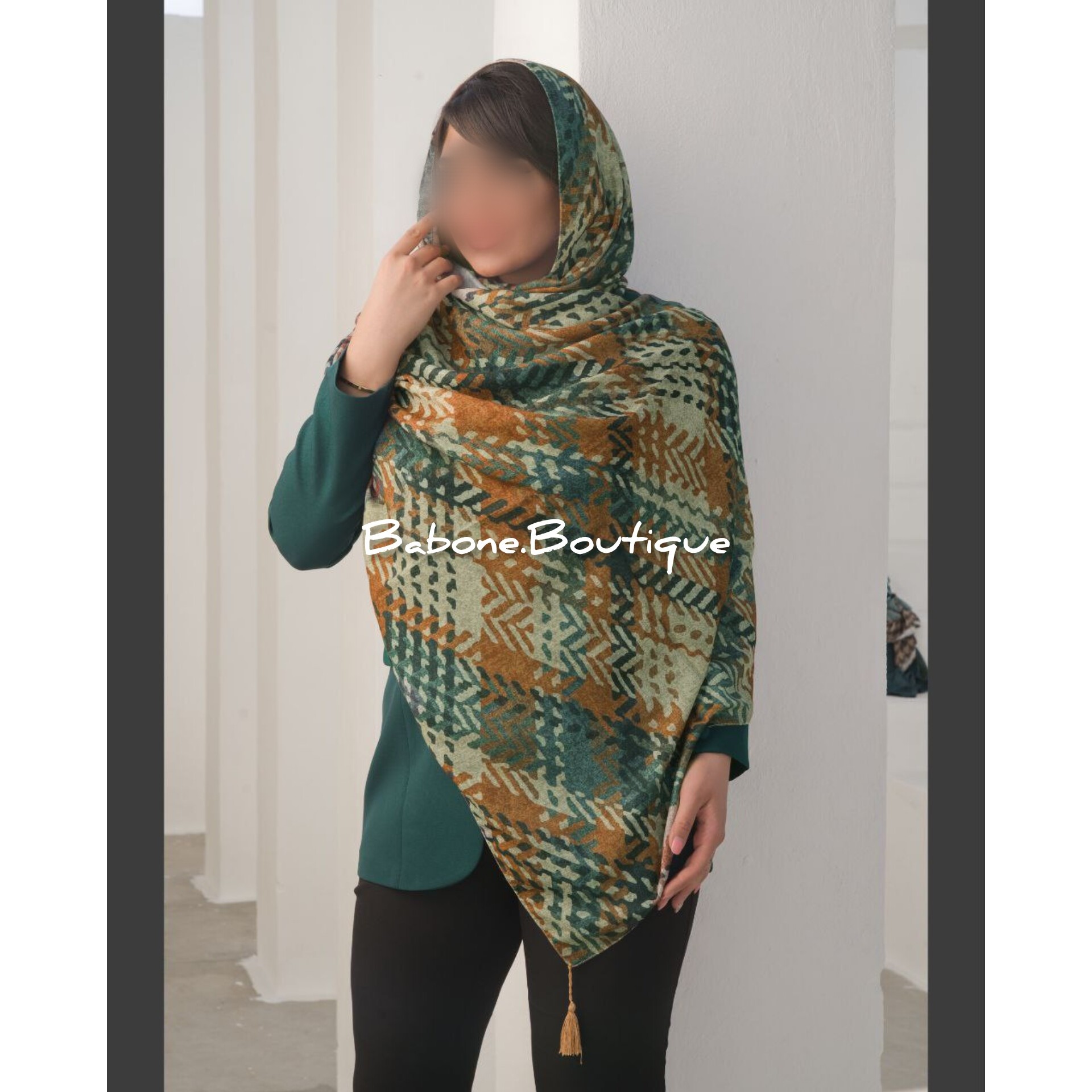 شال نخی منگوله دار پاییزه صابونی با ترکیب رنگ سبز و نارنجی
