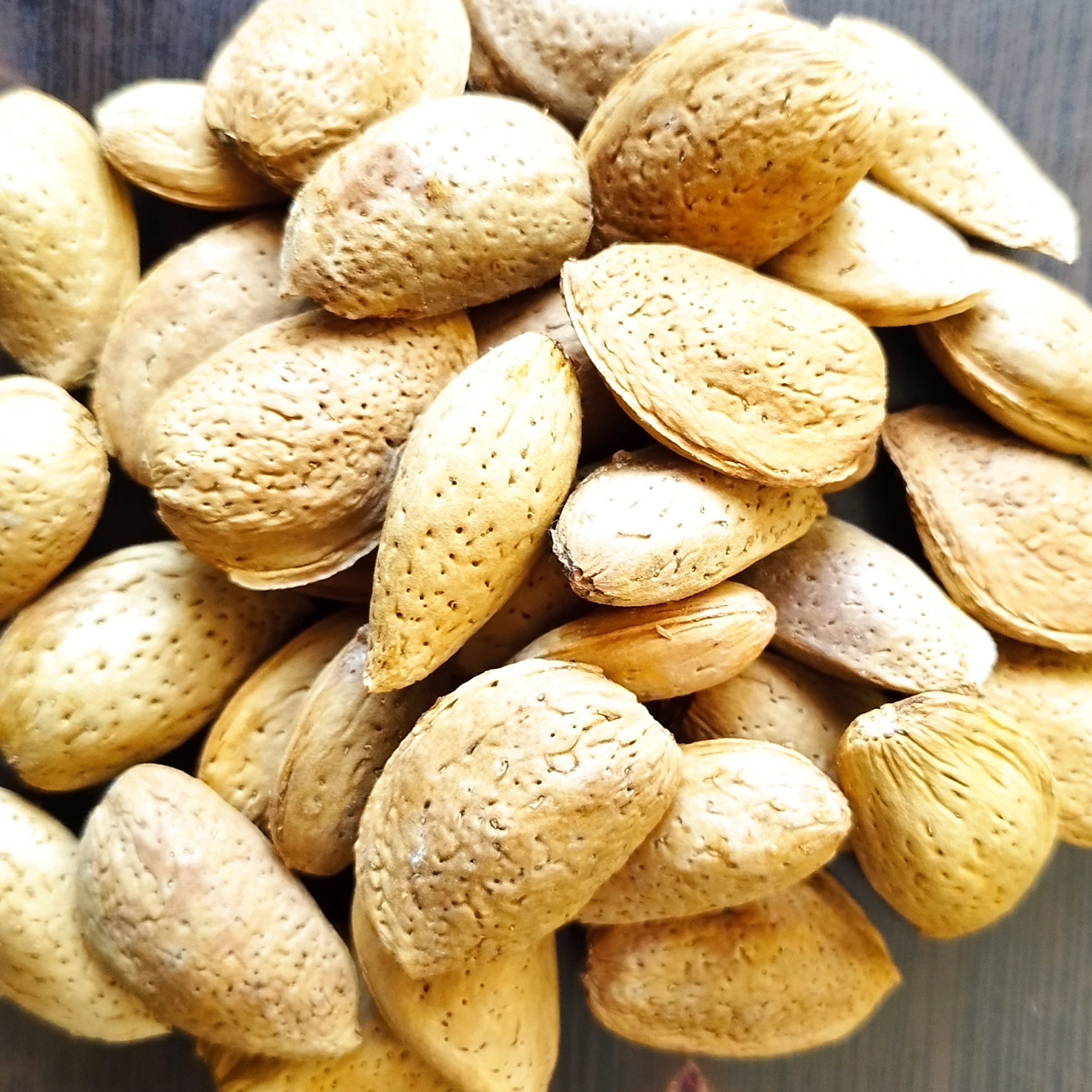 بادام سنگی درجه یک اعلا چمن سلطان