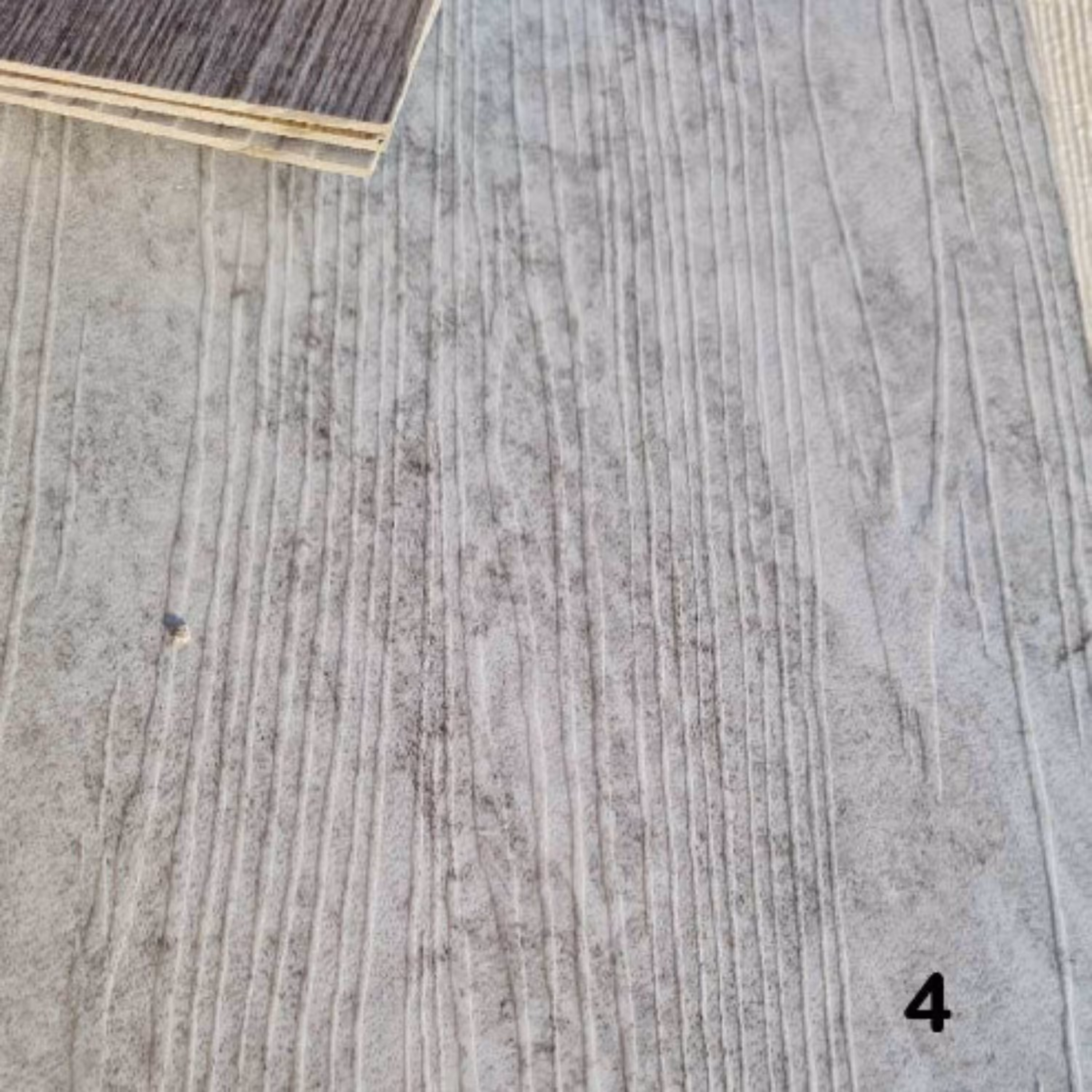 کفپوش ضدخش ضد  آب  پشتچسبدار کد4 مناسب تمام سطوح صاف  هر بسته 4 متر مربع