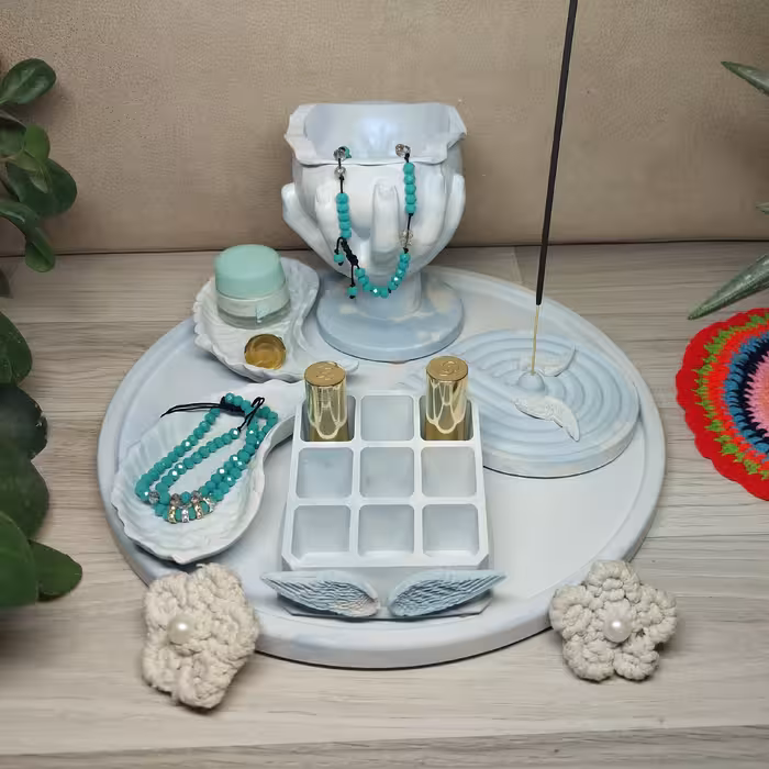 ست سنگ مصنوعی 6 تکه آبی سفید شامل سینی و جا عودی و جارژی و بال و ظرف دست