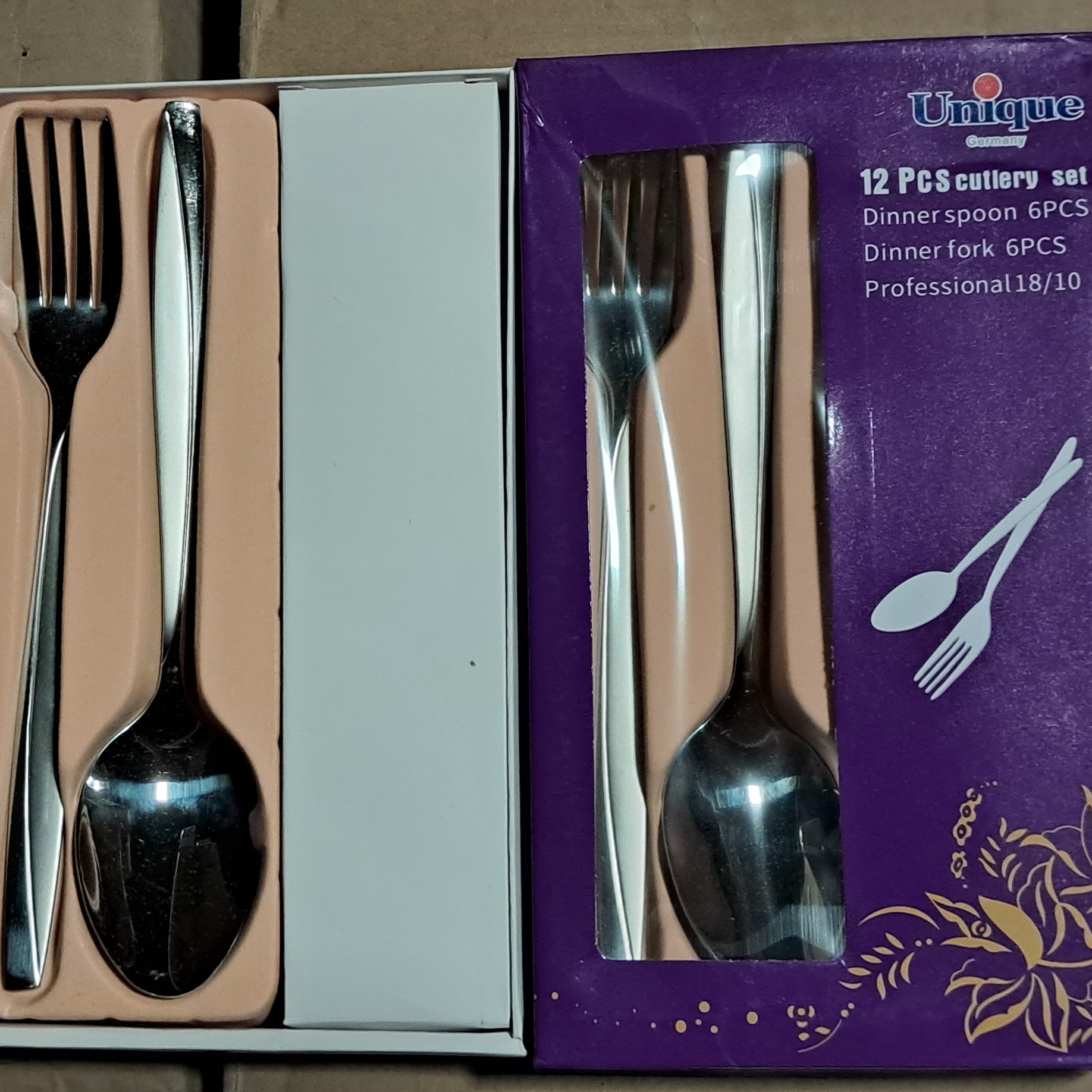 قاشق چنگال برند یونیک جنس استیل نگیر درجه یک زد زنگ 12پارچه در 2طرح ساده و ماینز