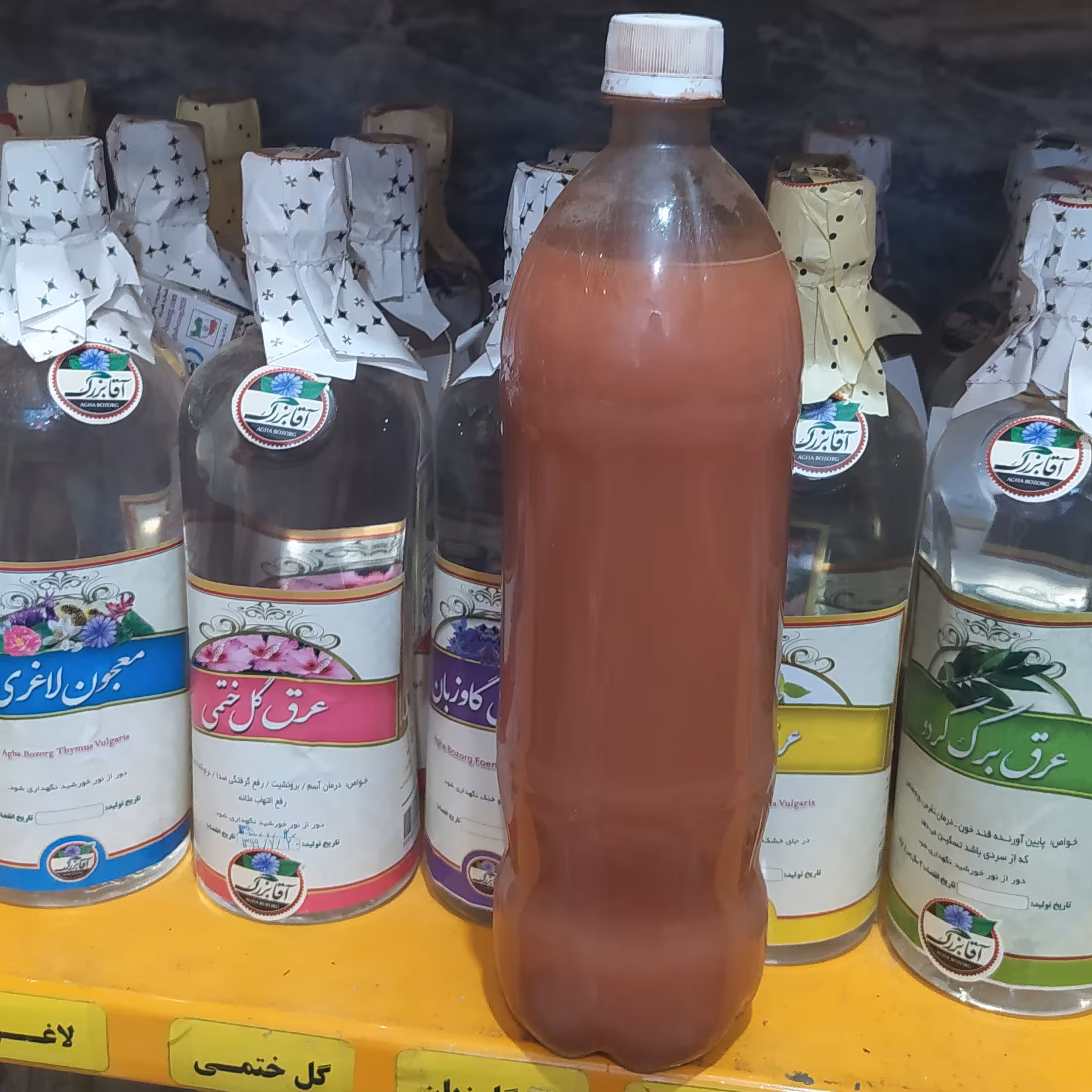 یک و نیم لیتر آبغوره خالص و طبیعی آبگیری شده توسط خودمون ارسال رایگان