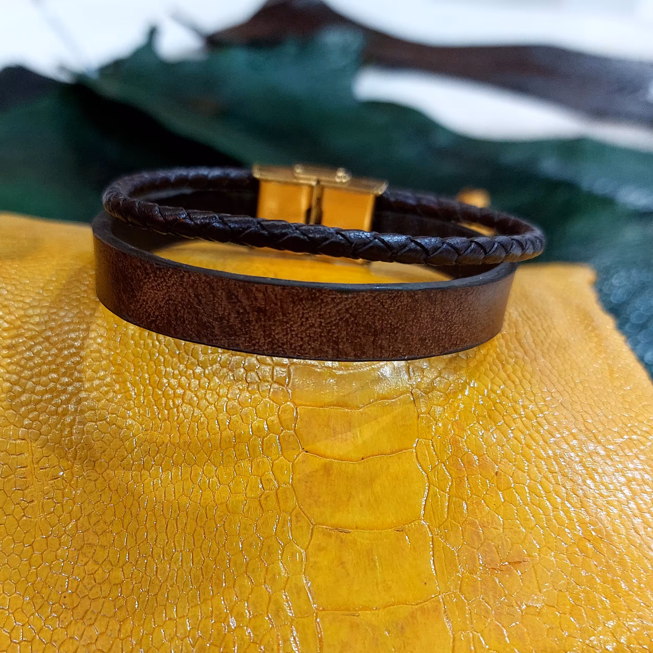 دستبند چرمی اصل  دستدوز کد18