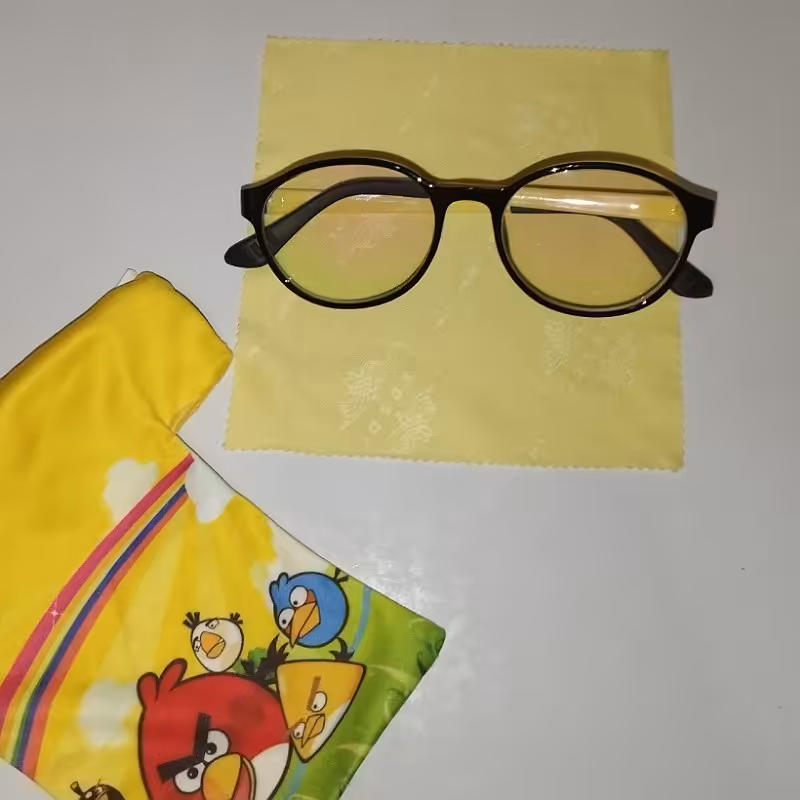 عینک طبی  سبک و  زیبا مناسب خانم ها و جوانان 