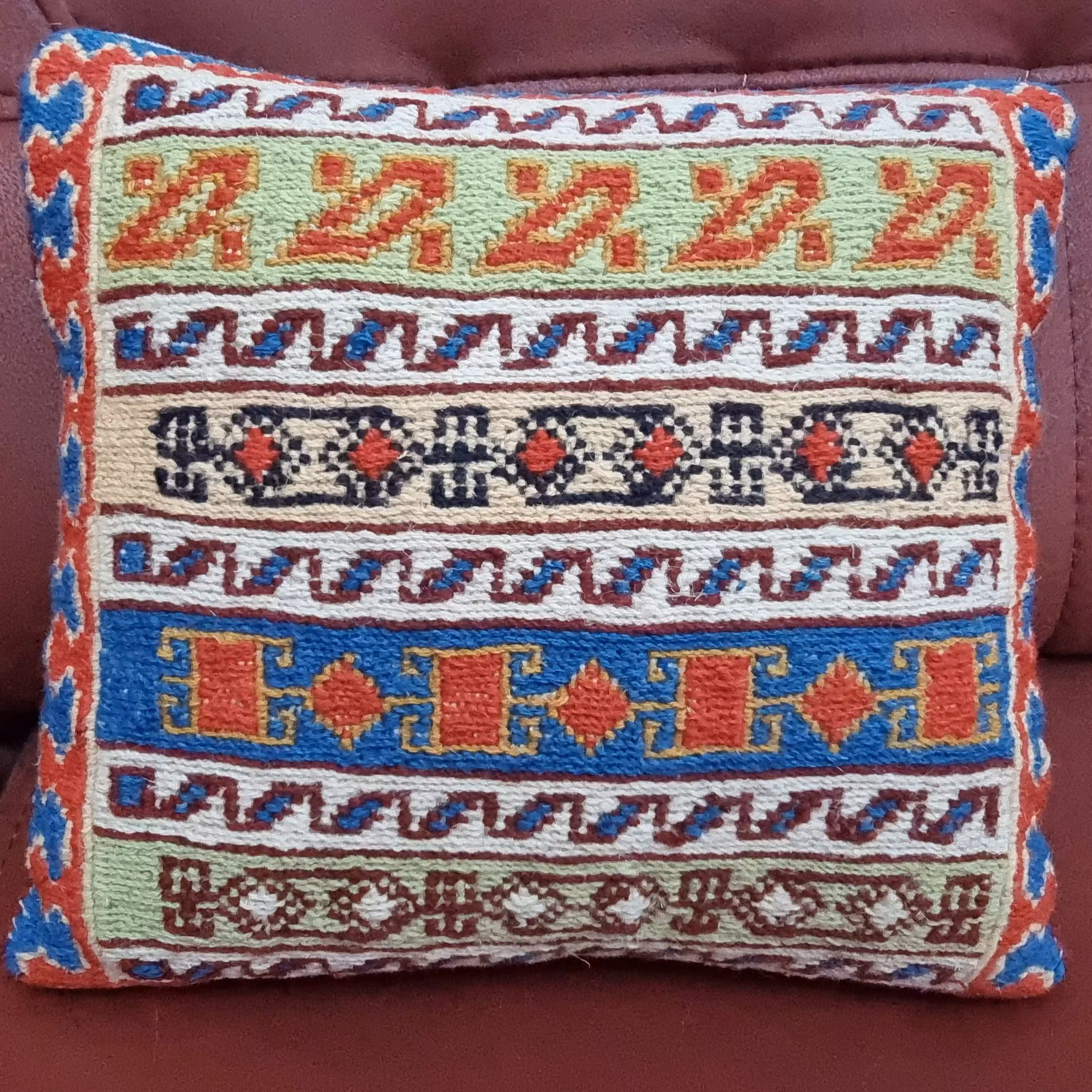  کوسن گلیم ورنی دستبافت عشایر   آذربایجان  در ابعاد30در30