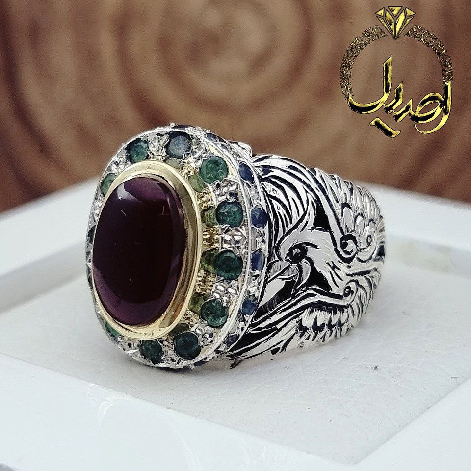 انگشتر نقره دستساز با قلم زنی و شبکه کاری دستی و نگین عقیق یمنی اصل و معدنی