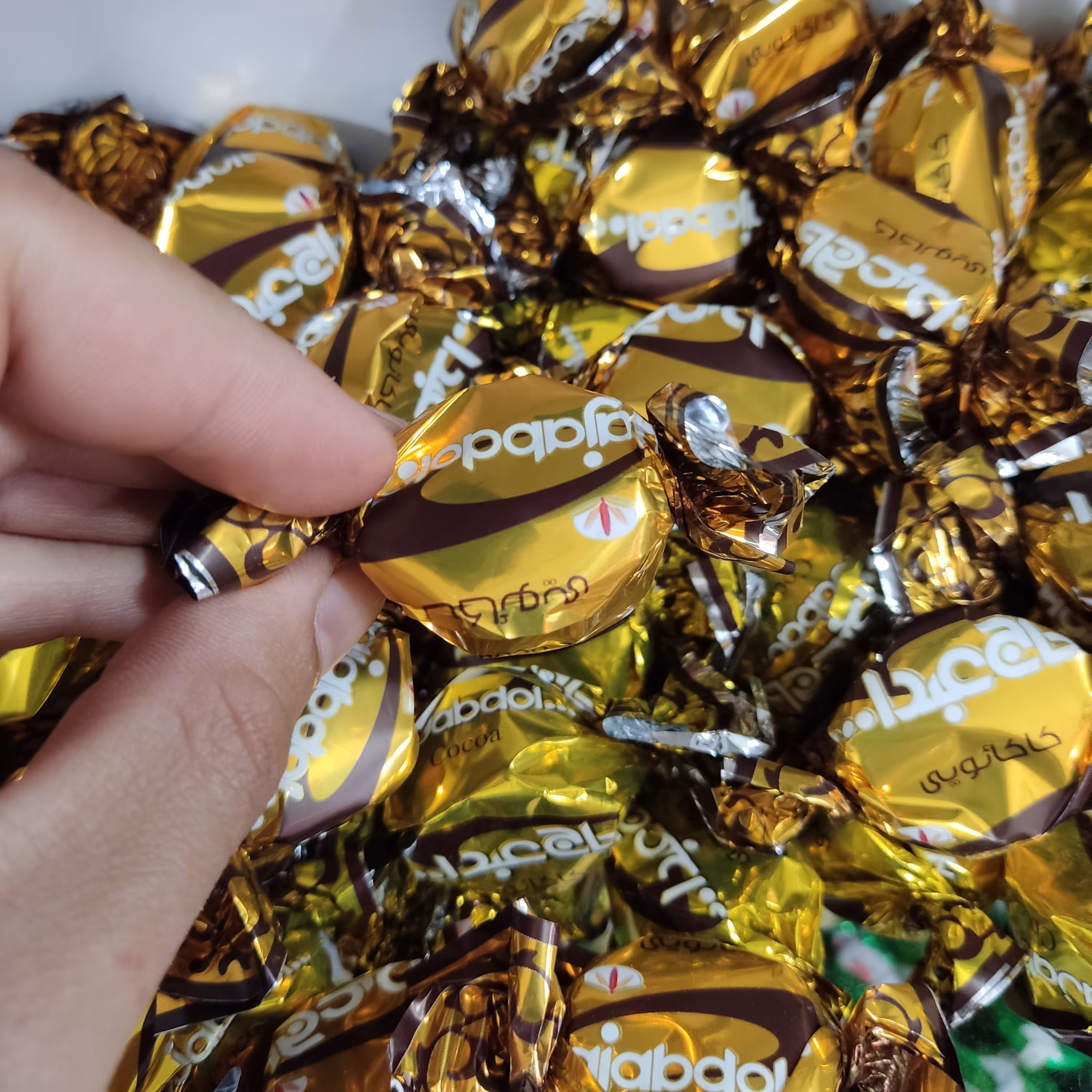 شکلات پشمکی حاج عبدالله دو سر پیچ کاکائویی 500 گرمی