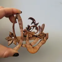 گلسر اسم سارا با گیره فرانسوی چوبی دستساز چوبی گالری  