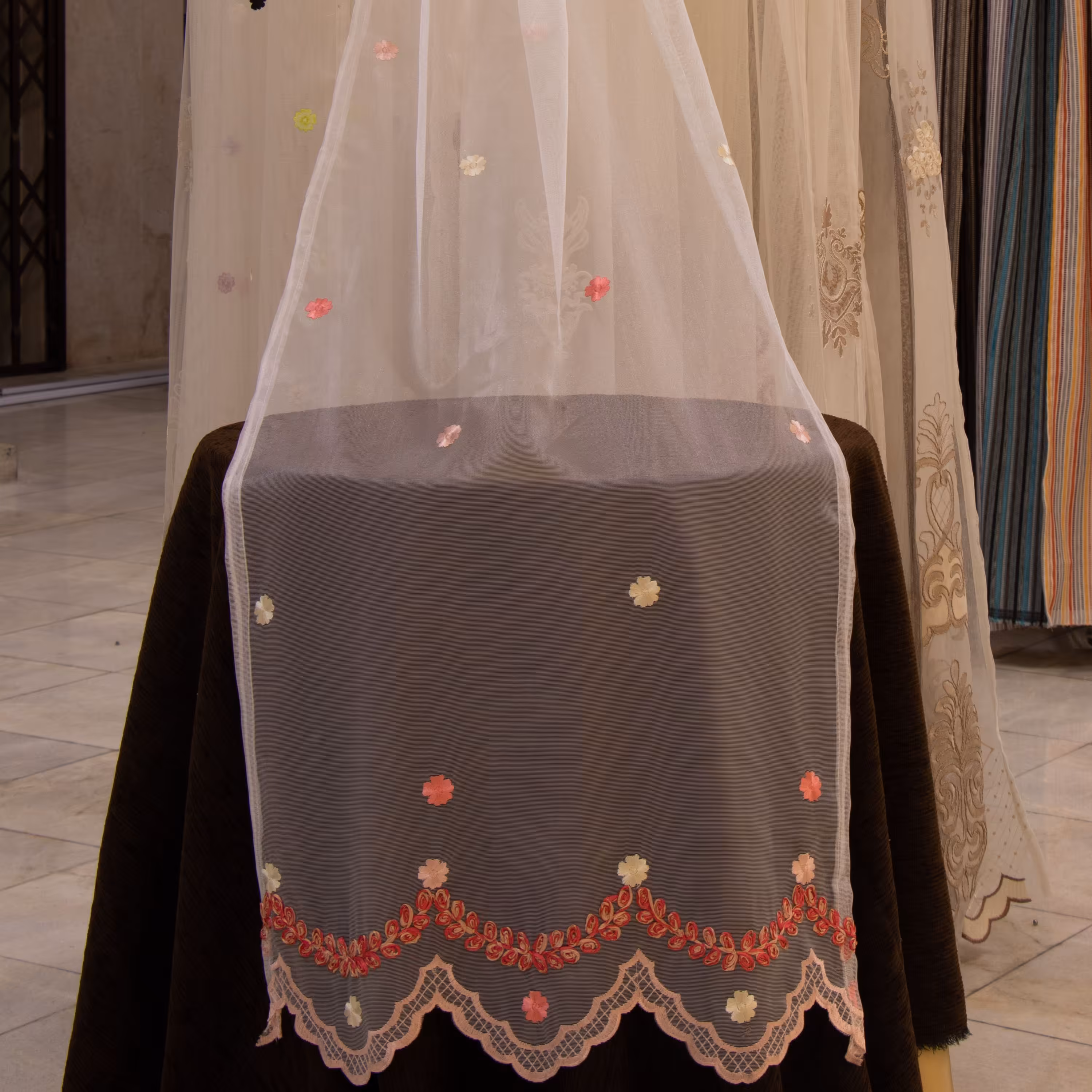 پارچه پرده ای حریر ژرژت گل دوزی ترک عرض 3 متر در رنگبندی متنوع (پس کرایه)