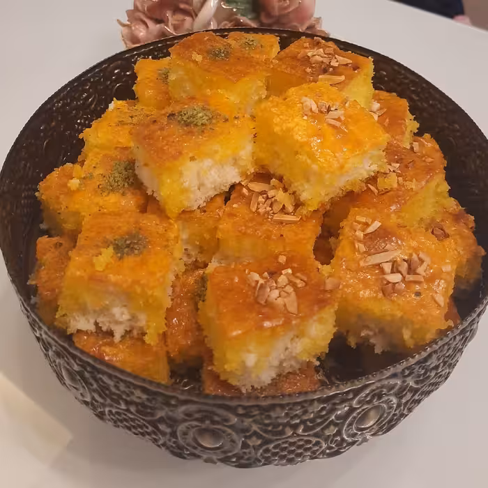 کیک باقلوا با عطر هل و زعفران و گلاب در بسته بندی  یک کیلویی 