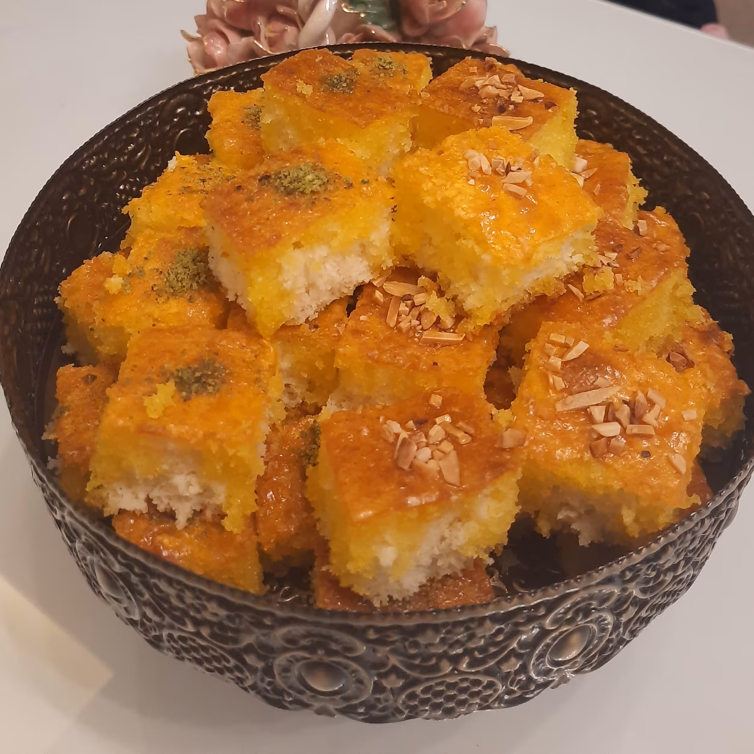 کیک باقلوا با عطر هل و زعفران و گلاب در بسته بندی  یک کیلویی 