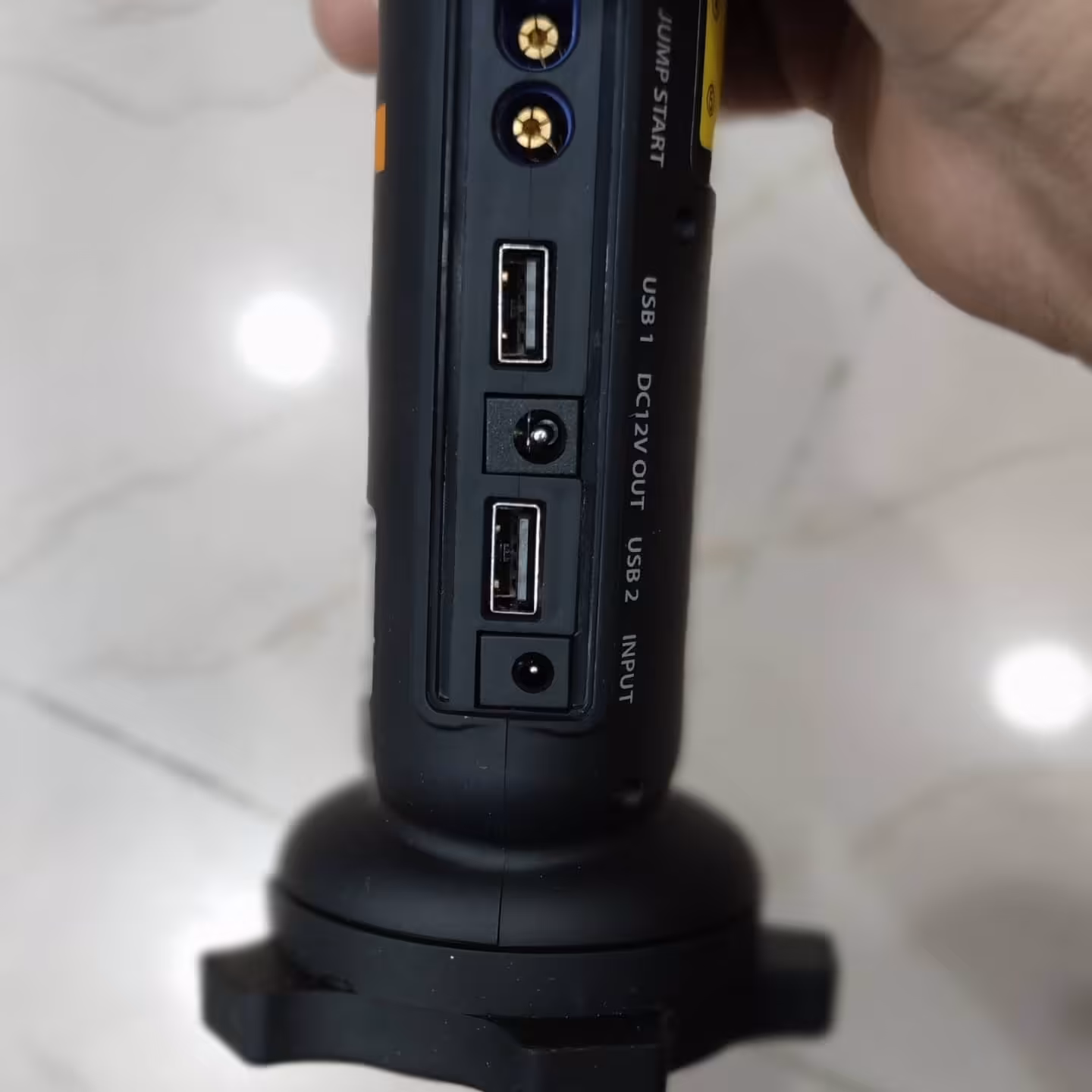 WORX WX852 
12V سبک  قابل حمل و دارای چراغ LED بسیار روشن است 