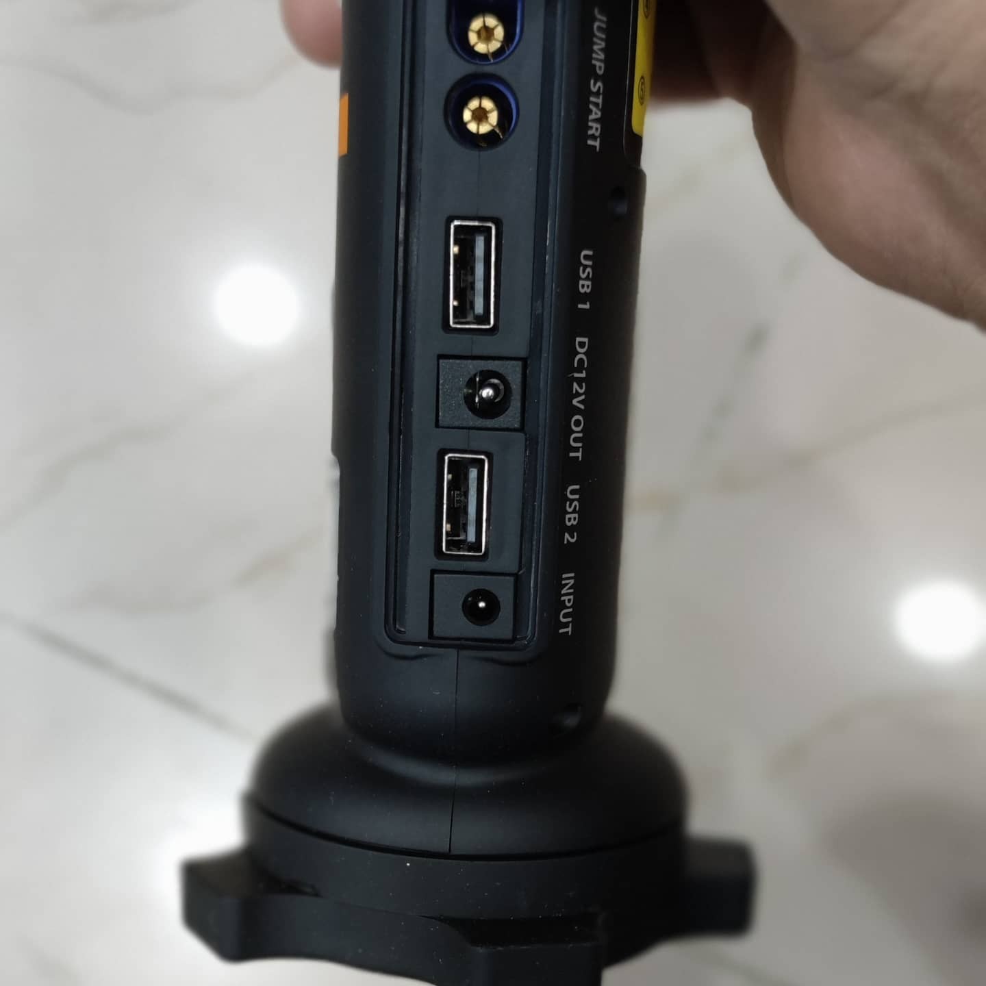 WORX WX852 
12V سبک  قابل حمل و دارای چراغ LED بسیار روشن است