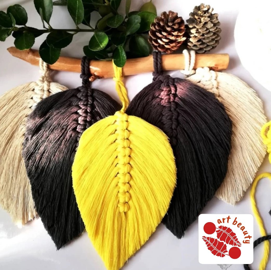 دیوارکوب مکرومه بافی طرح برگ زرد پررنگ