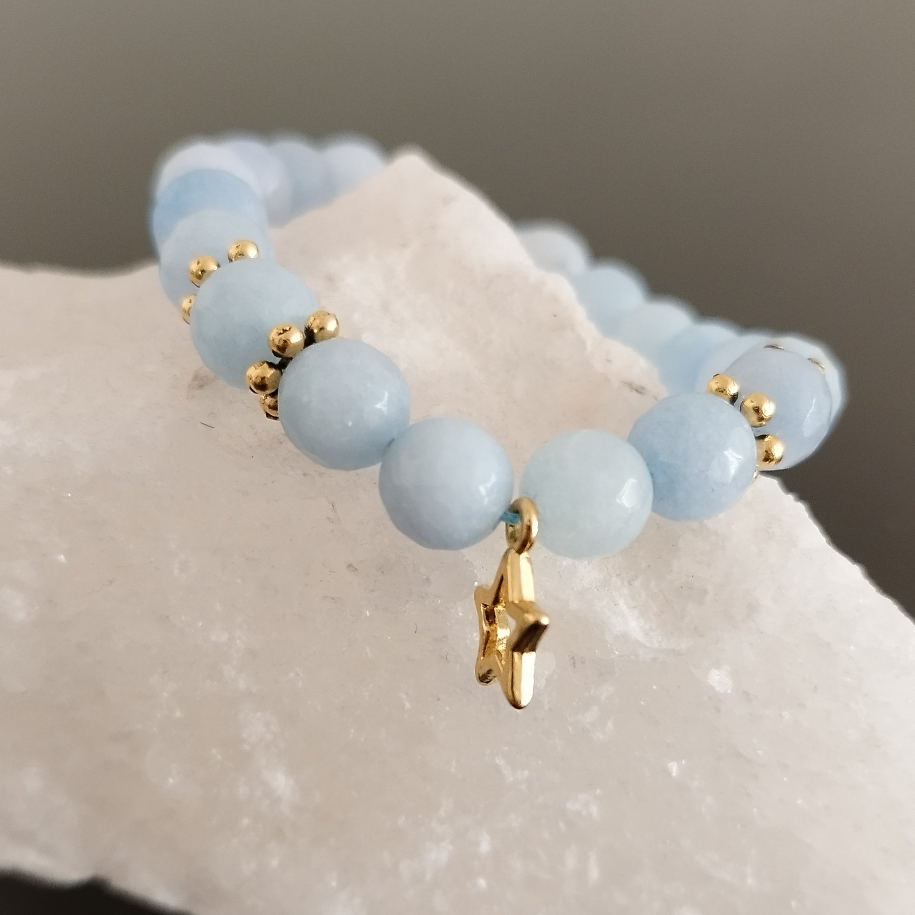 دستبند سنگ جید آبی با پلاک ستاره