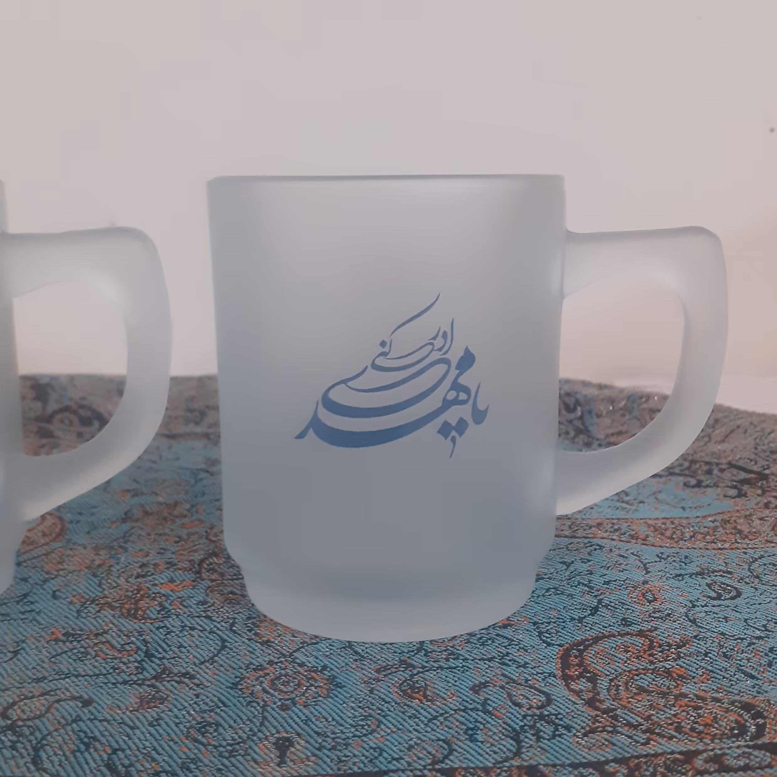 لیوان شیشه ای طرح سردار سلیمانی ابراهیم هادی شیشه مات مناسب کادو  و کارهای فرهنگی مذهبی