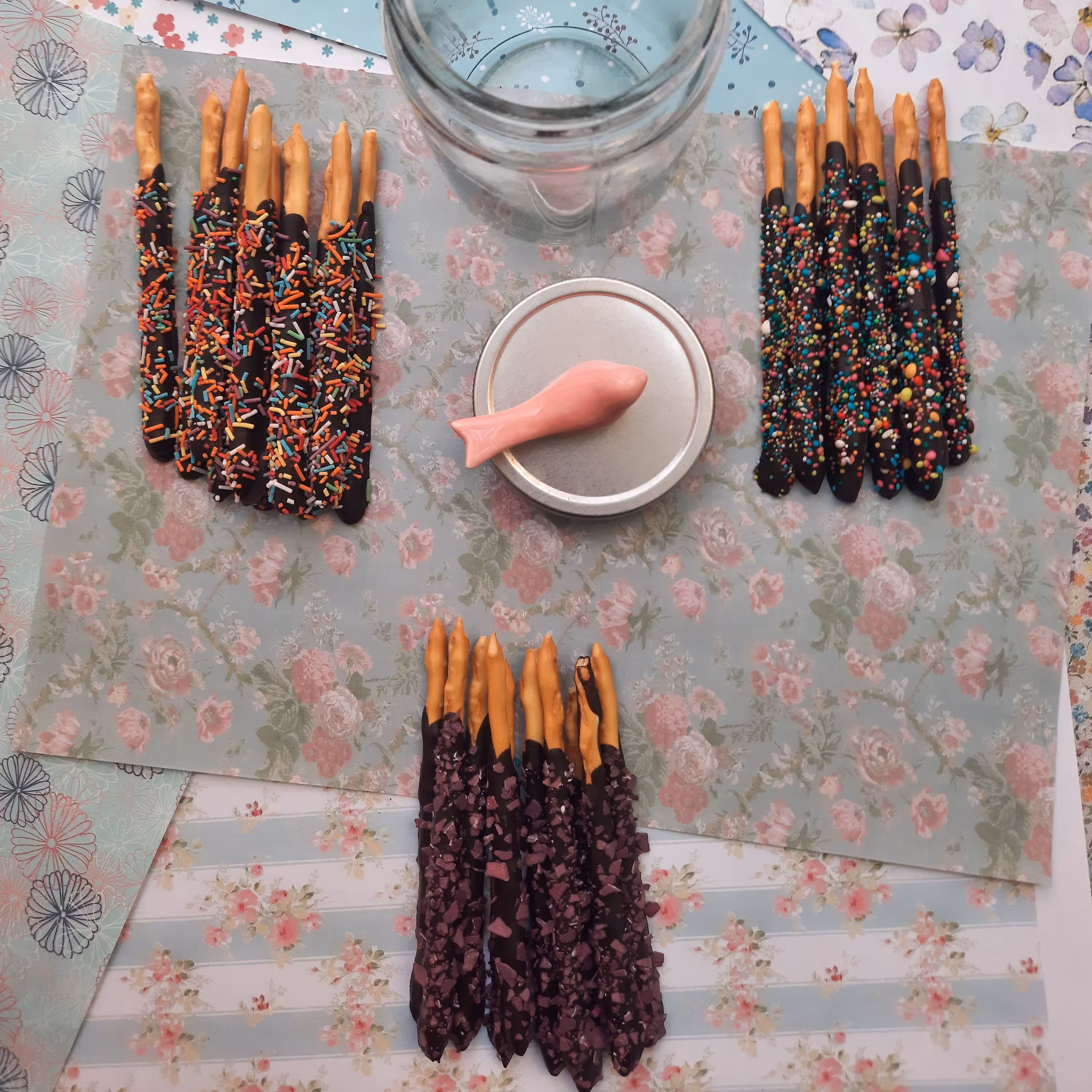 چوبشور شکلاتی (شکلات تلخ شیری سفید)چوبشور کراکر شکلاتی 