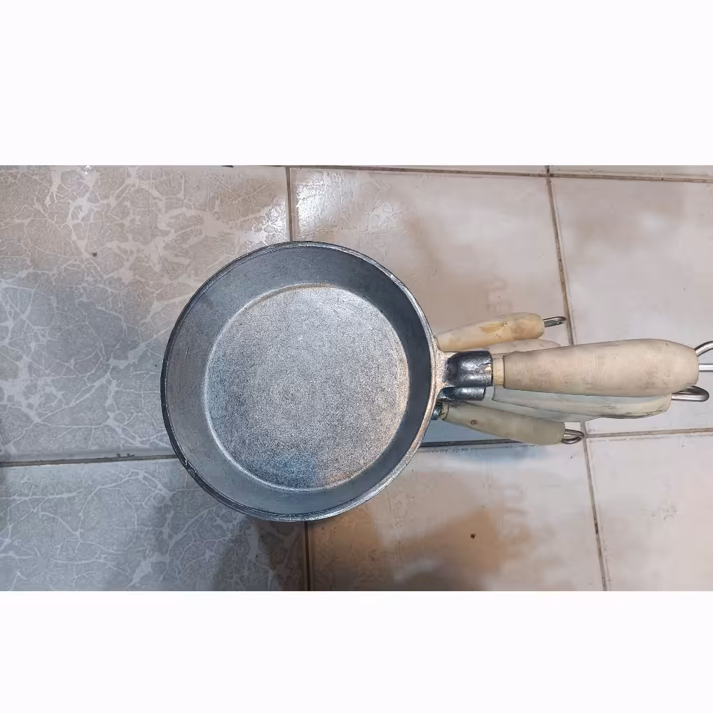 ماهی تابه دسته چوبی قطر 20