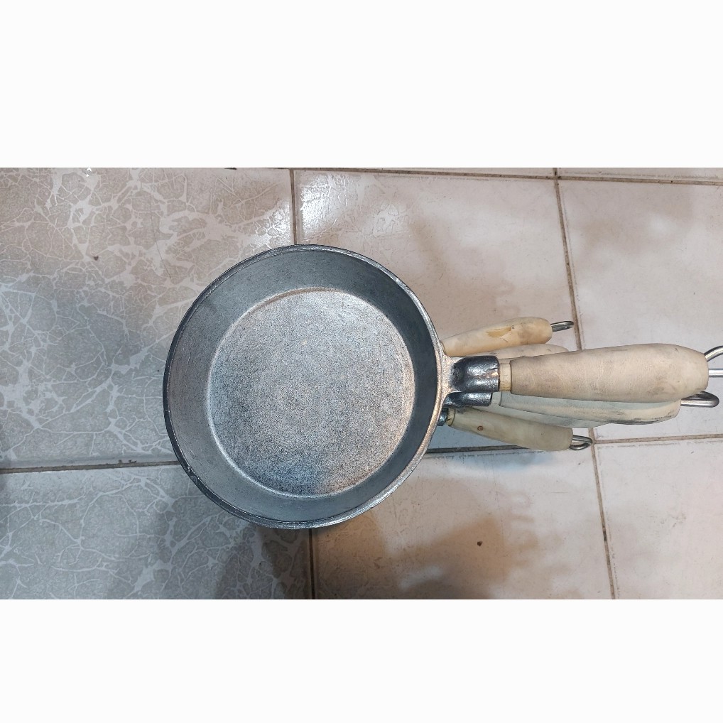 ماهی تابه دسته چوبی قطر 20
