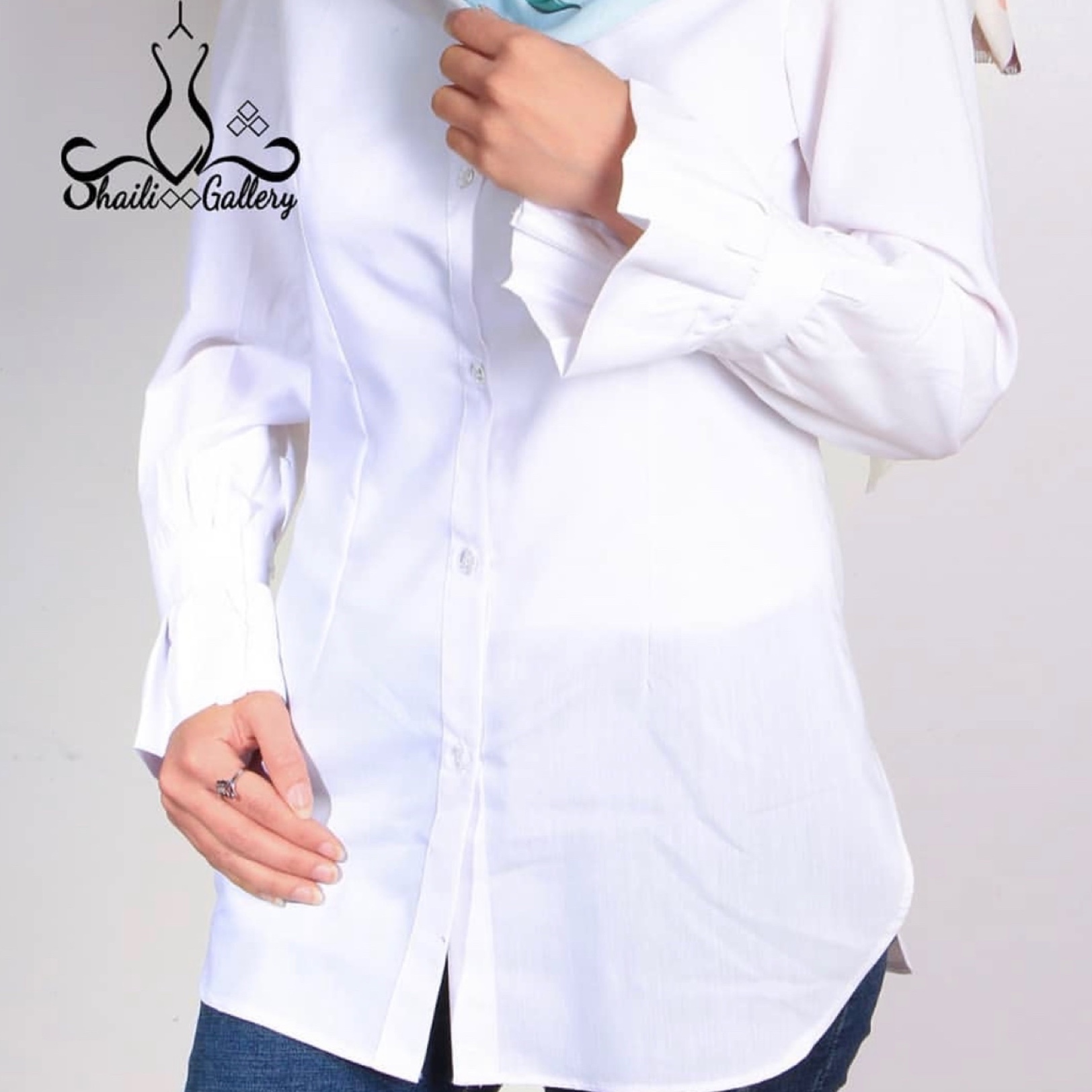 شومیز سفید پر کاربرد