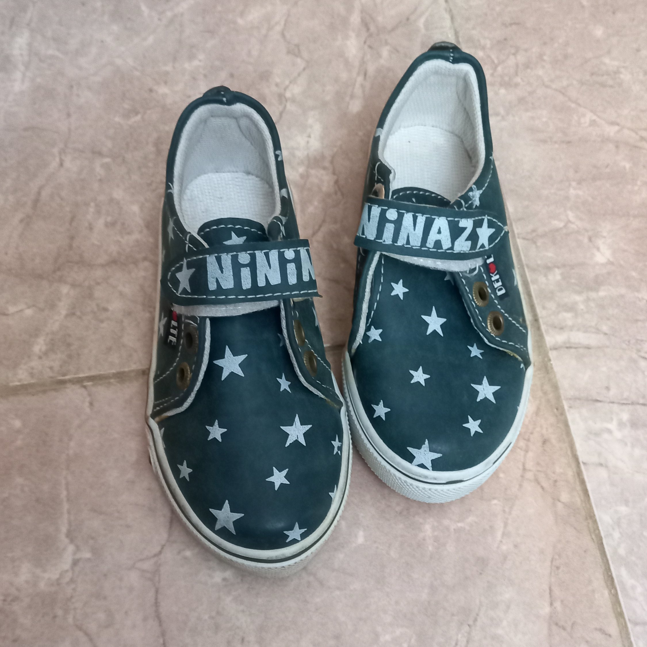 کفش اسپرت ستاره ای