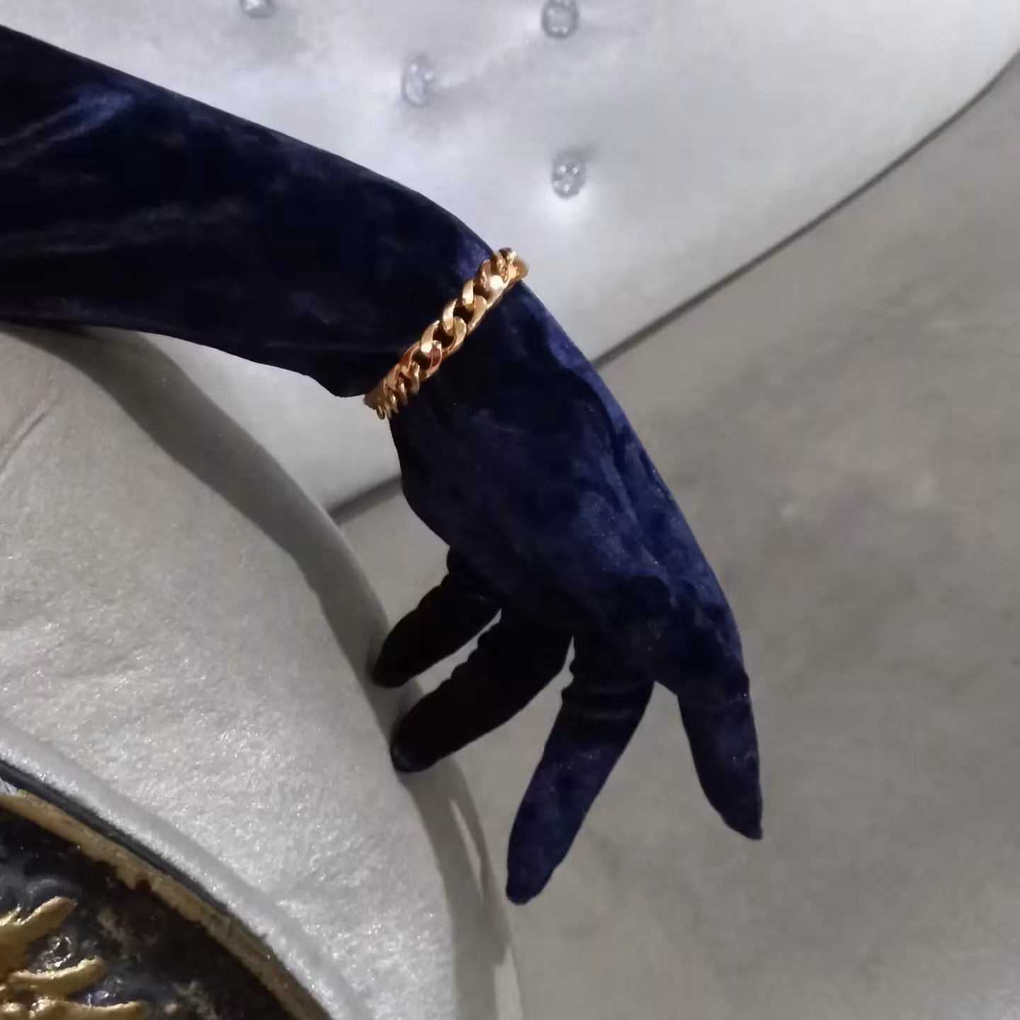 دستکش سرمه ای مخمل