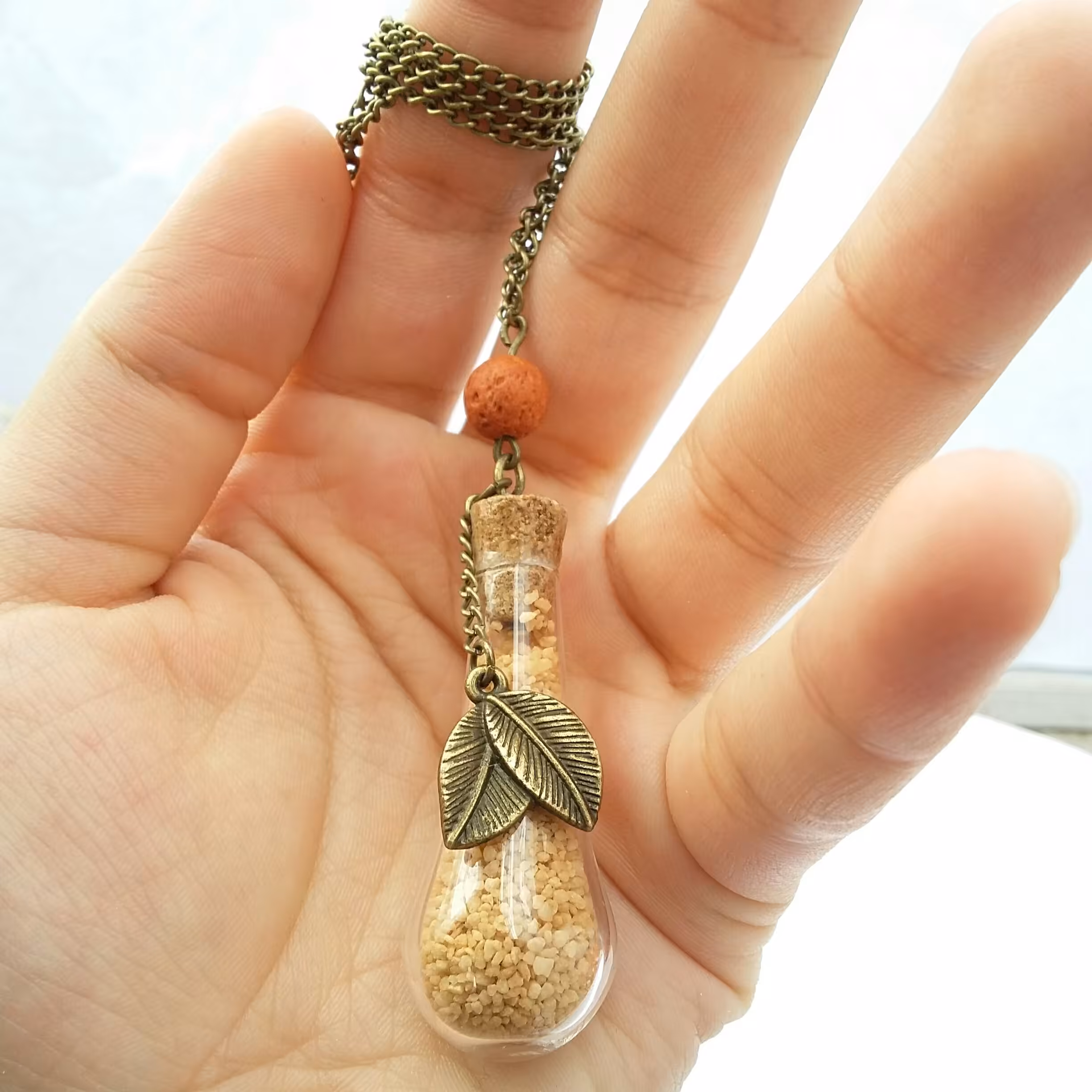 گردنبند و آویز ماشین شیشه آرزو با زنجیر و برگ برنزی و سنگ لاوا