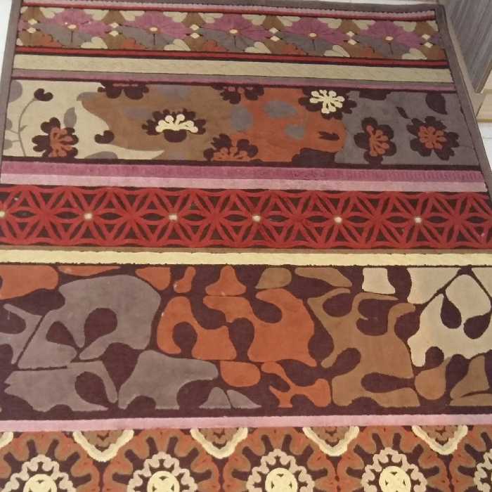 قالی گل برجسته سایز 2 در 1.5 .