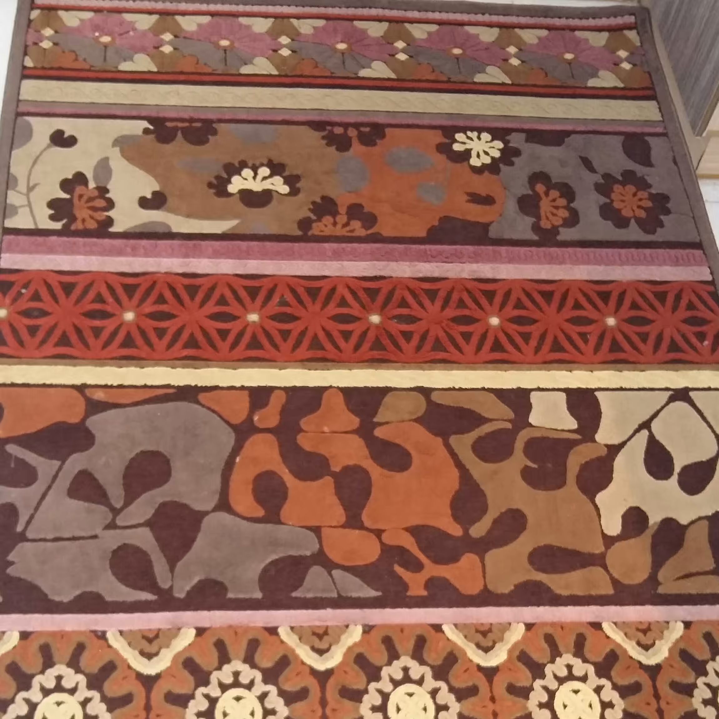 قالی گل برجسته سایز 2 در 1.5 .