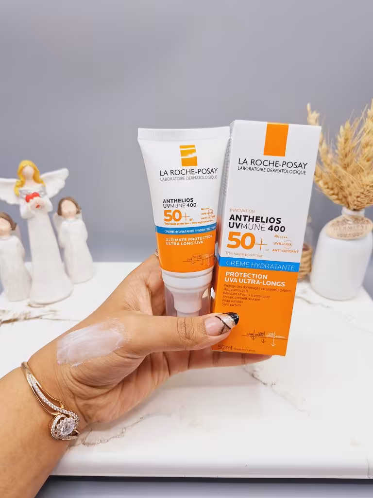 کرم ضد آفتاب و آبرسان بی رنگ پوست خشک و حساس لاروش پوزای