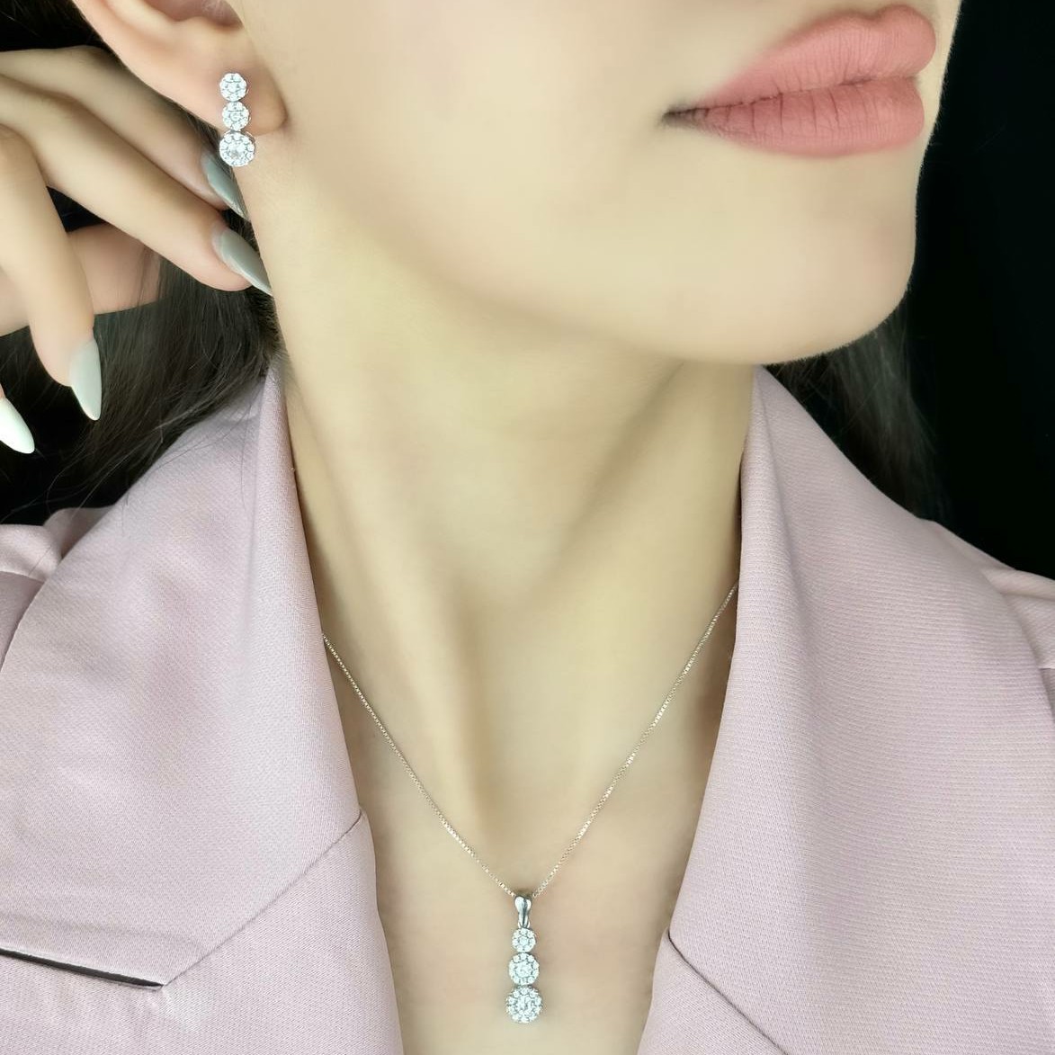 نیم ست میکرو طرح طلای سفید عیار925 دارای روکش داردیوم 