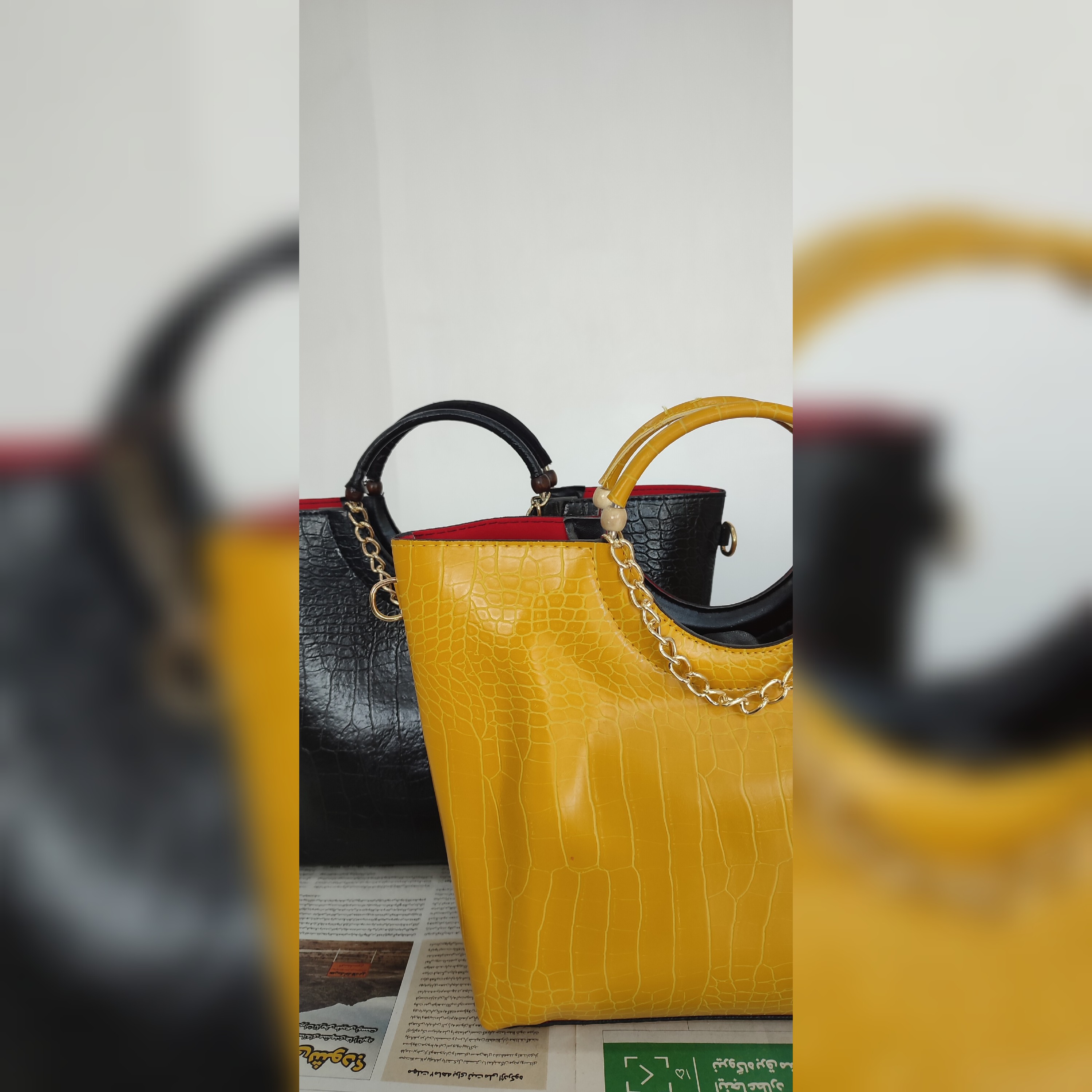 کیف بزرگ طرح چرم زنانه مشکی و زرد دسته حلقه دراگون