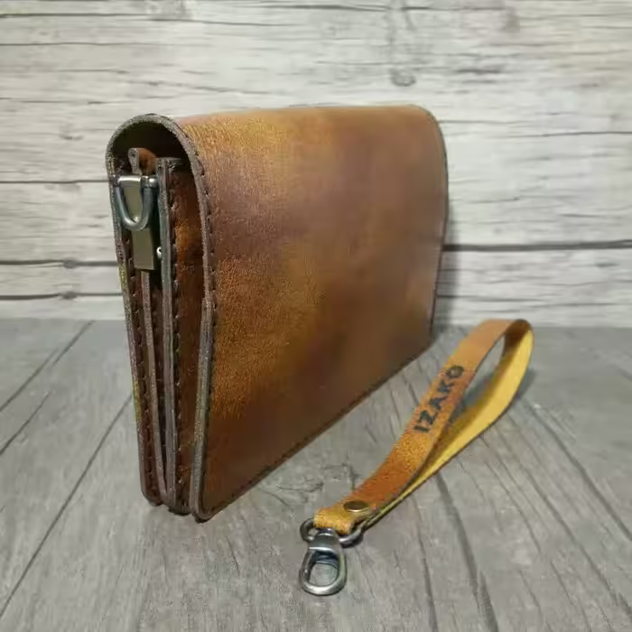 کیف مدارک اسپرت دوشی چرم طبیعی دست دوز ایزاکو