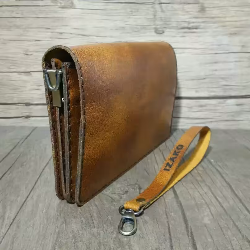کیف مدارک اسپرت دوشی چرم طبیعی دست دوز ایزاکو