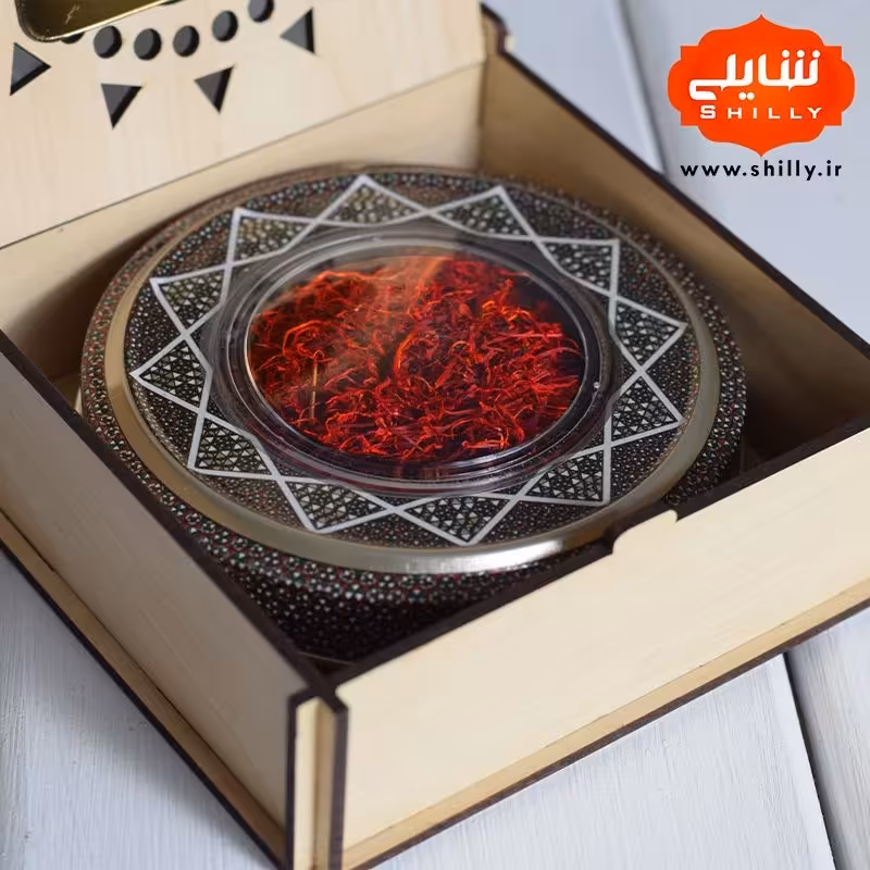  کادویی  چوبی حاوی نیم مثقال زعفران 