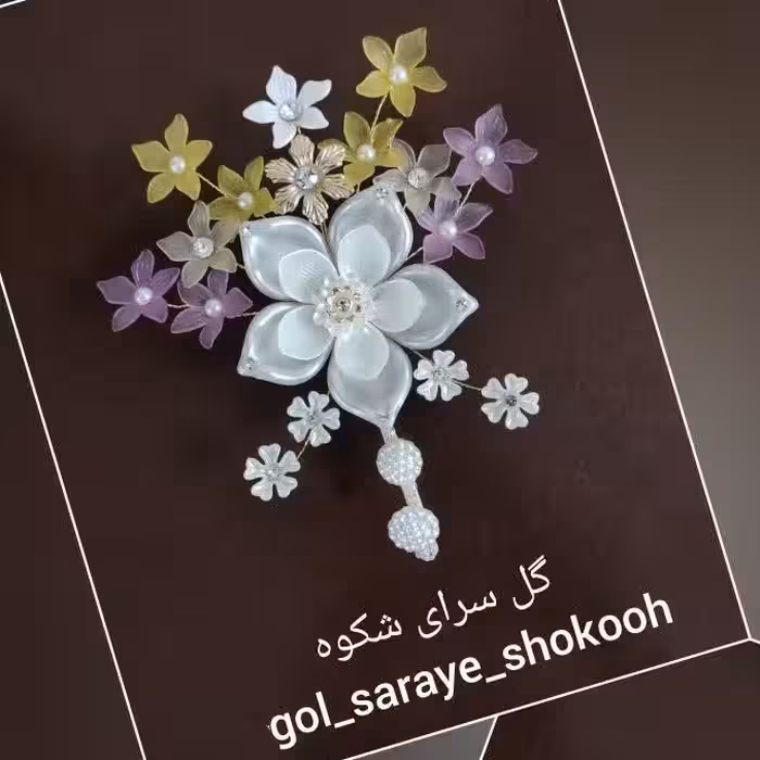 قلاب تزئینی گل کریستالی چندکاره زیبا و دوست داشتنی، مخصوص آویزان کردن دستگیره آشپزخانه و یا جاکلیدی.