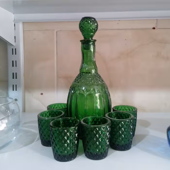 جام سبز به همراه 6 عدد لیوان ست ( دوغ خوری  )