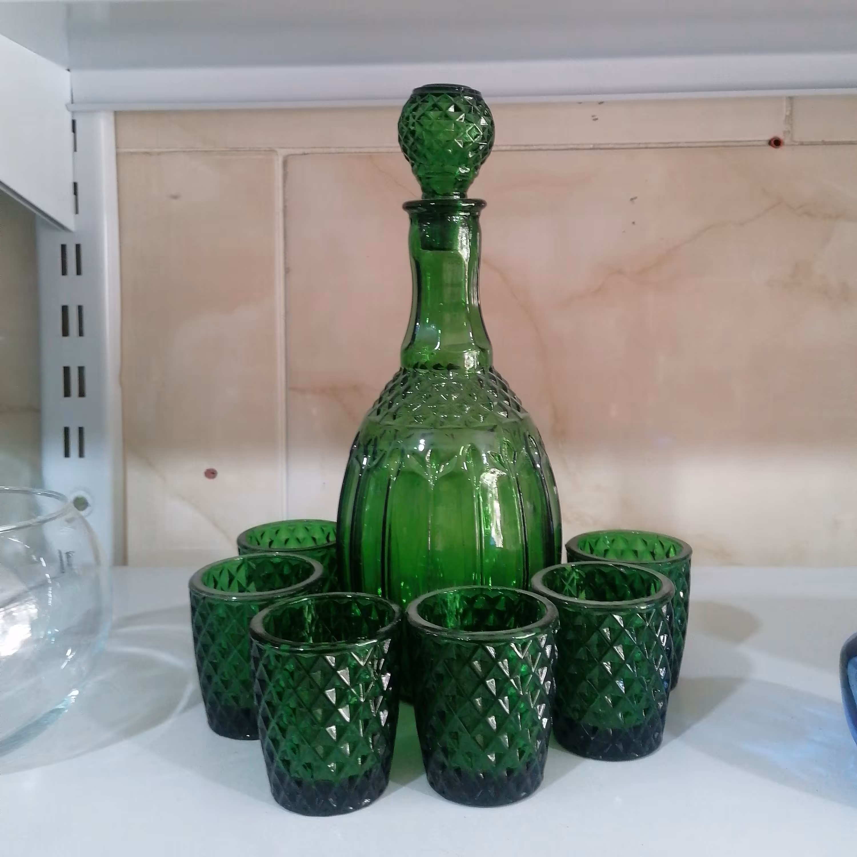 جام سبز به همراه 6 عدد لیوان ست ( دوغ خوری  )