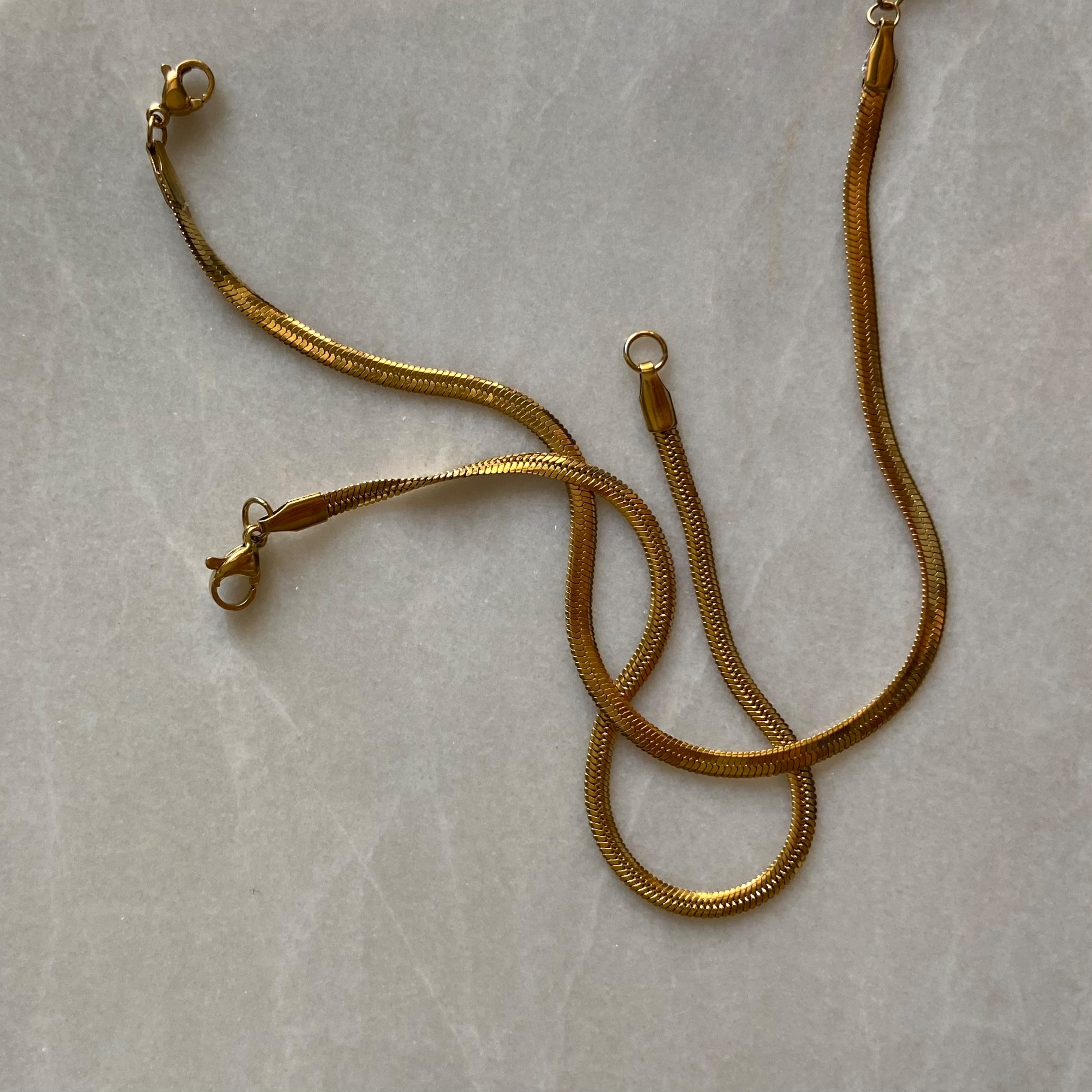 دستبند استیل زنجیر ماری طلایی ضدحساسیت و رنگ ثابت مشابه طلا